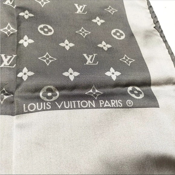 Authentic Louis Vuitton 💯 silk scarf - Picture 4 of 16
